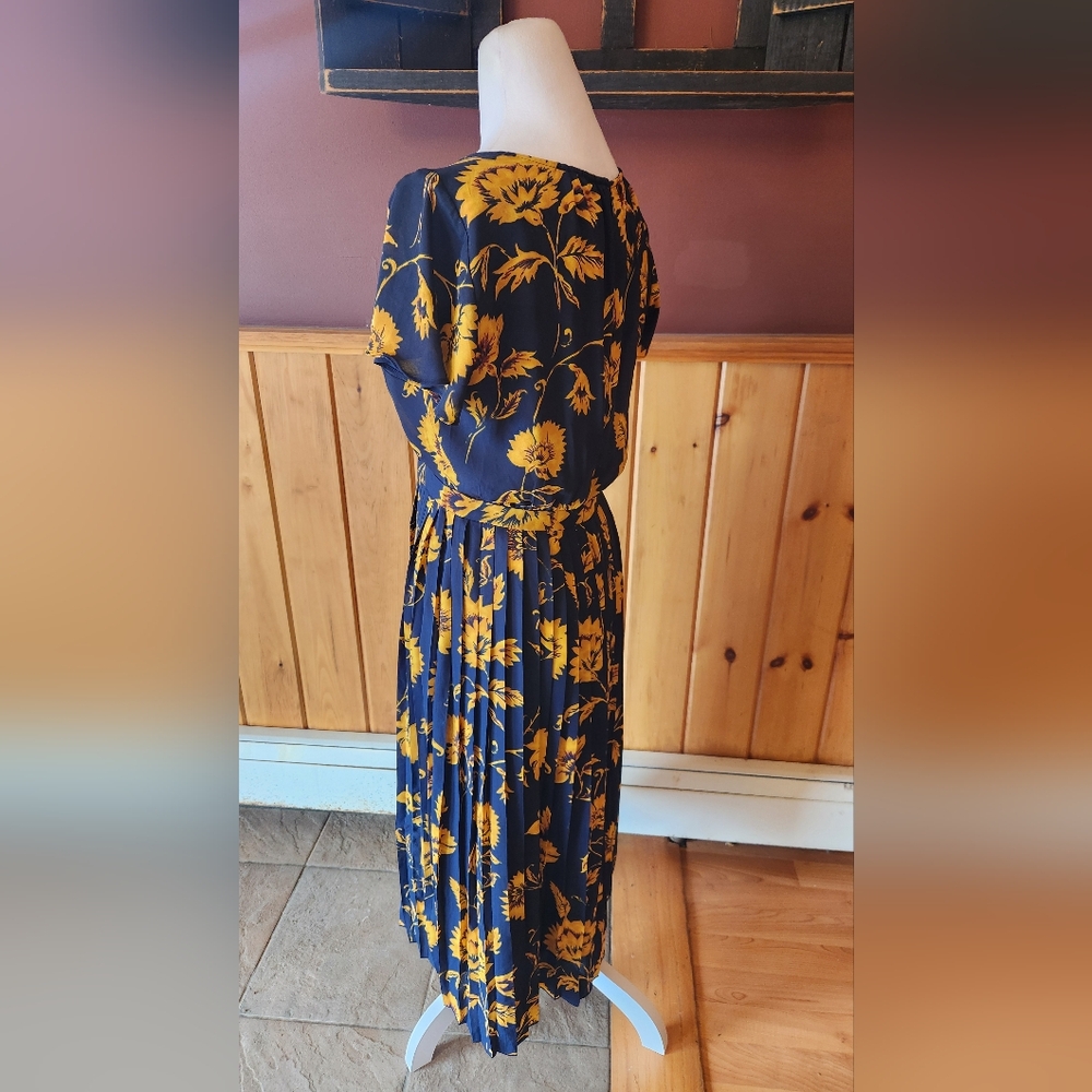 J. CREW Pleated Midi Wrap Dress Navy + Gold Floral Size 2 - Picture 4 of 11